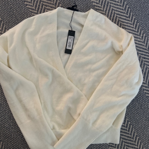 Bobiblack twist front sweater with tags - Picture 2 of 2